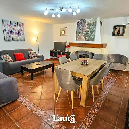 Holiday home Laura *
